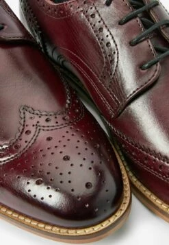 Next CONTRAST BROGUES WIDE FIT - Business-Schnürer - Burgundy Red -Next 25830cfdb12948b583a994e6c4160487