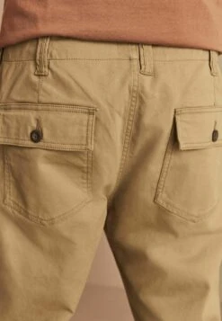 Next STRETCH UTILITY REGULAR TAPERED - Stoffhose - Stone -Next 3ebb072b976a48ab8dd7d5c7ee7dd126