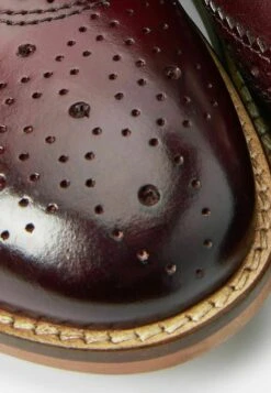 Next CONTRAST BROGUES WIDE FIT - Business-Schnürer - Burgundy Red -Next 59f101e2b58840b79c6393bf8ccfe550