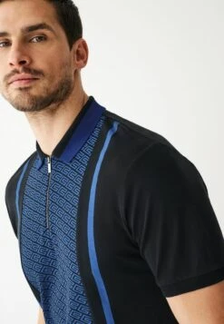 Next PRINT - Poloshirt - Black Cobalt Blue Geo -Next 6b134043cd5c44a08eed50a2e5eaa9cd