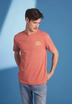 Next REGULAR FIT - T-Shirt Print - Coral Pink -Next 705f2e70f01348e685b8fea504eafaa0 1