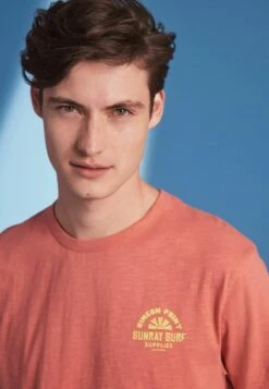 Next REGULAR FIT - T-Shirt Print - Coral Pink -Next 7bfbba8f61fe433f9b650df1e15be90b