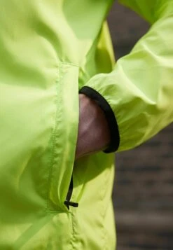 Next ACTIVE RUNNING - Leichte Jacke - Fluro Yellow -Next 7f8206d5116e4c659c269eb9197fd9b1