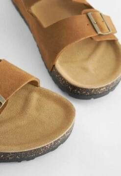 Next DOUBLE STRAP STANDARD - Pantolette Flach - Tan Brown -Next 8f288bab9ed64976af731afbb8251f49