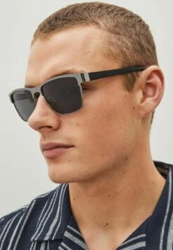 Next RETRO POLARISED STANDARD - Sonnenbrille - Gun Metal -Next 9e1266eb1d66417bab3e2069462f5154 1