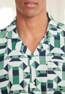 Next LIGHTWEIGHT SET - Nachtwäsche Set - Green Geo -Next a05175a4320344b19e3ab5dbf587d98f