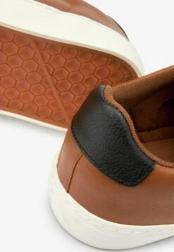 Next PERFORATED SIDE WIDE FIT - Sneaker Low - Tan Brown -Next f96159c73314422a940fafe5a88c2980
